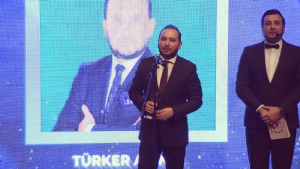 beyaz turker_b7cf0f9065ea6cc1ee66f36be3f3dcd7.jpg